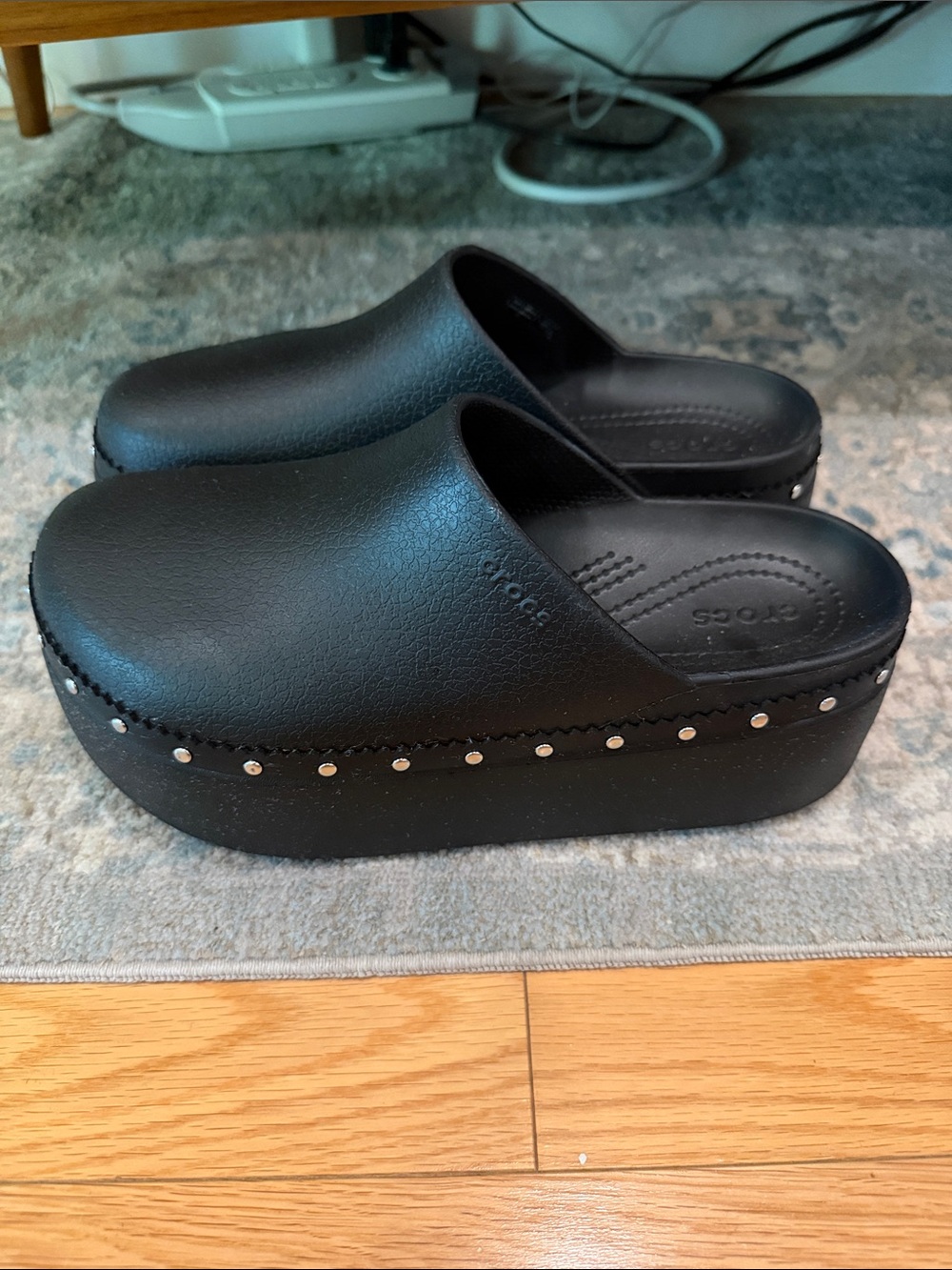 CROCS Studded Dylan Platform Clogs - Black/Silver - Women’s Size 9 - Picture 2 of 7